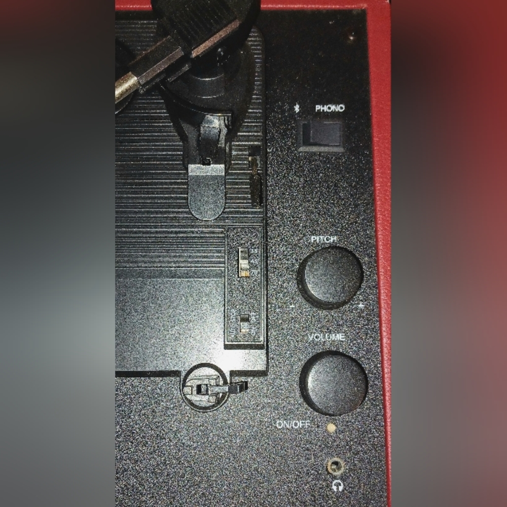 CROSLEY Record Player + Bluetooth + Radio (All In One) - Picture 2 of 5